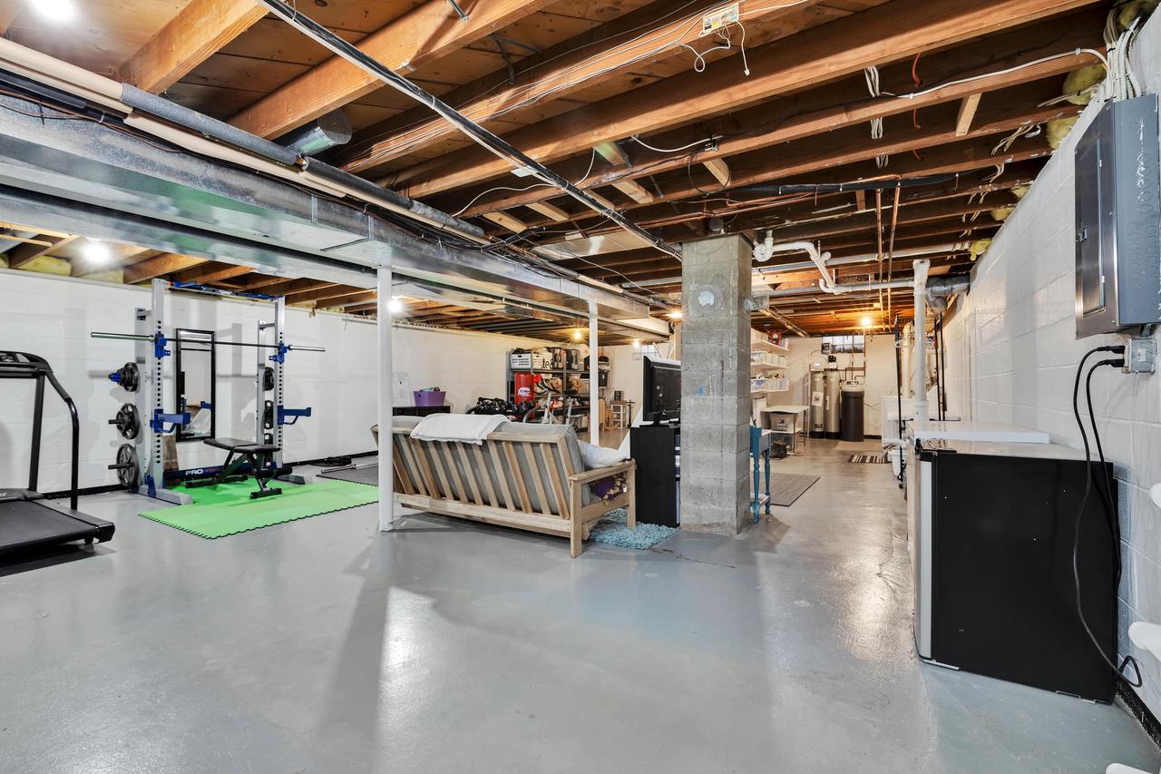 3715 West Acre AVENUE