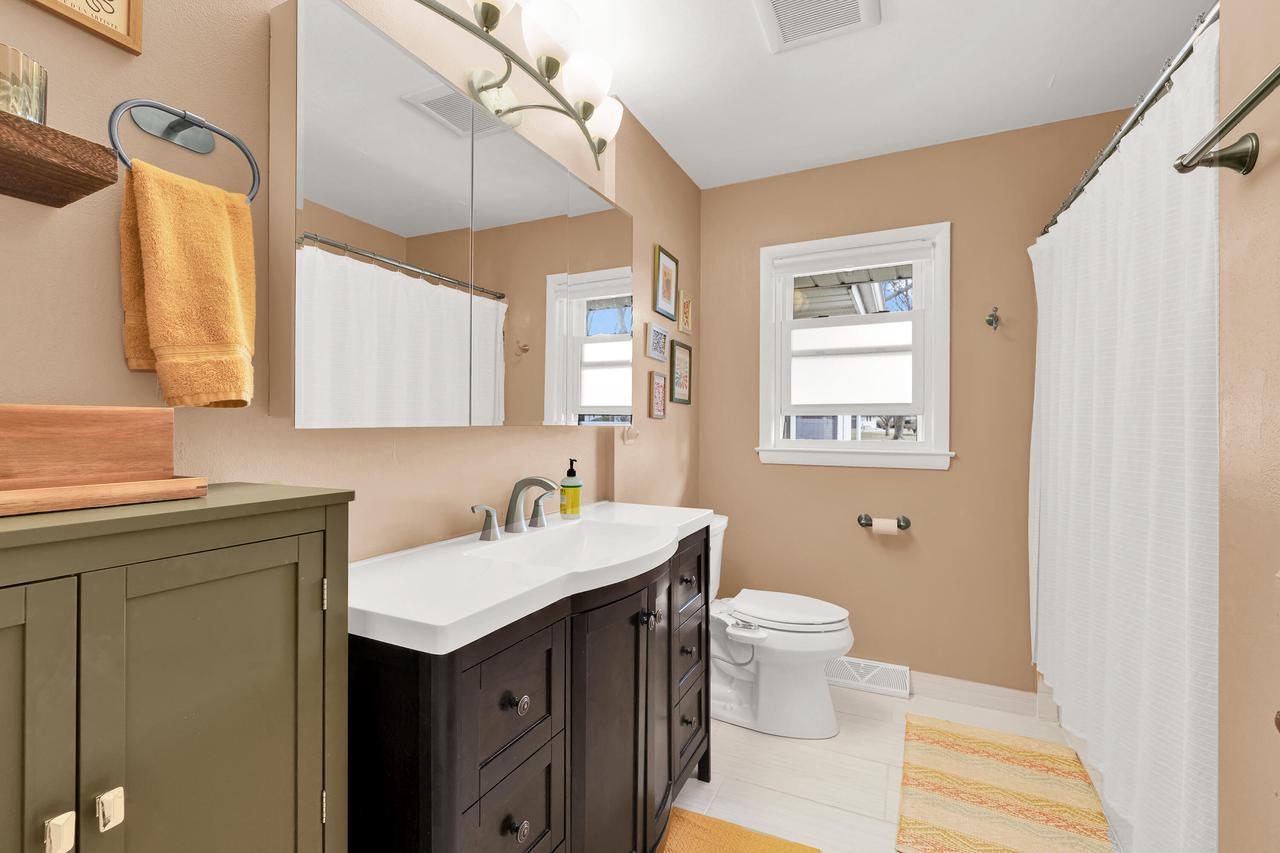 3715 West Acre AVENUE