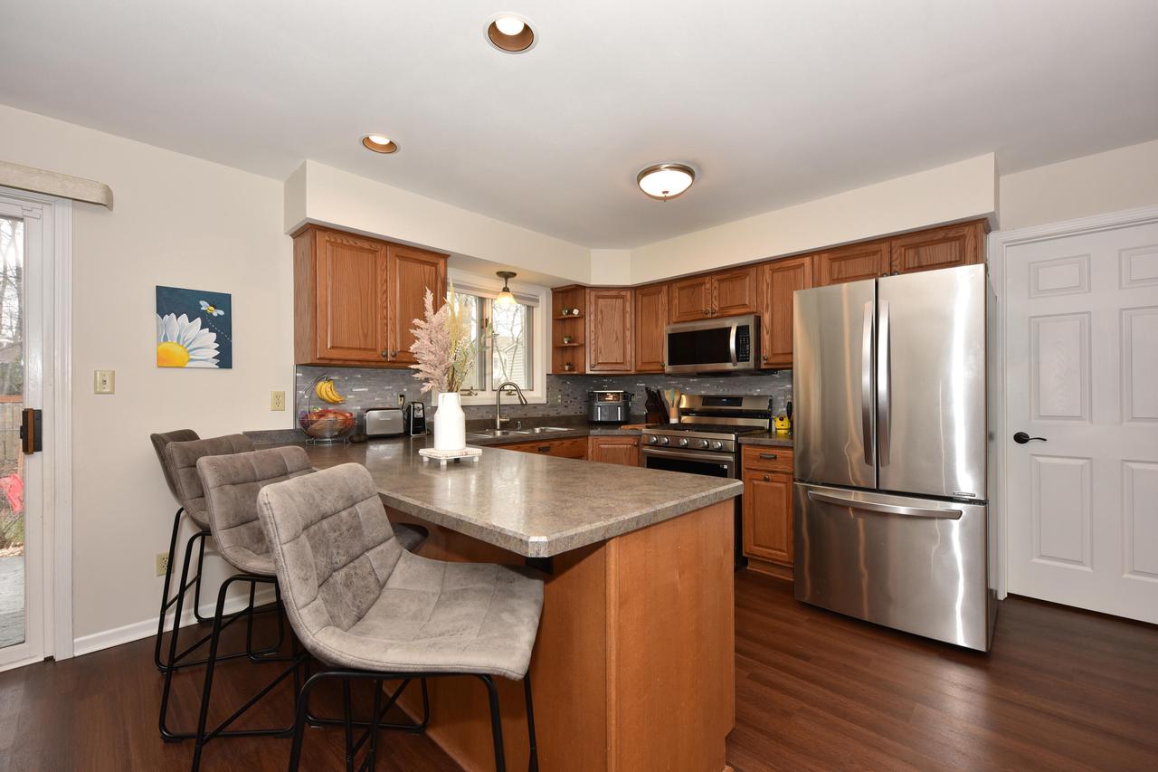 10300 West Rogers STREET