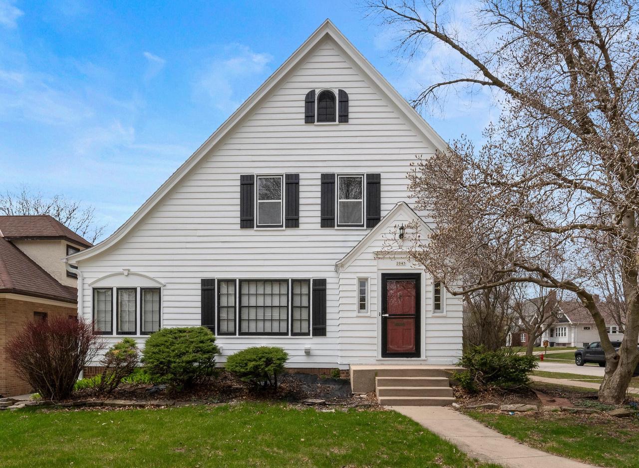 2045 Underwood AVENUE