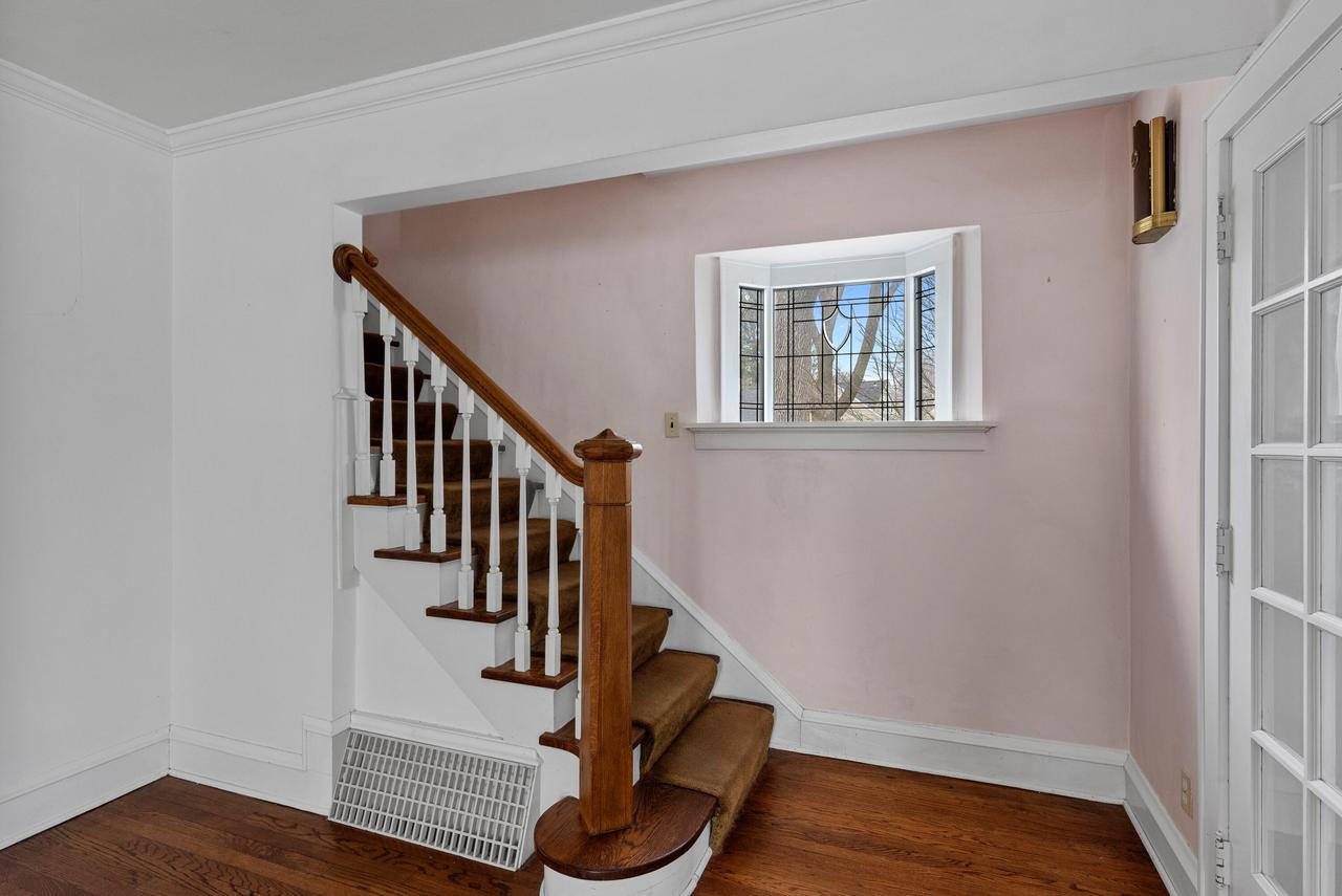 2045 Underwood AVENUE