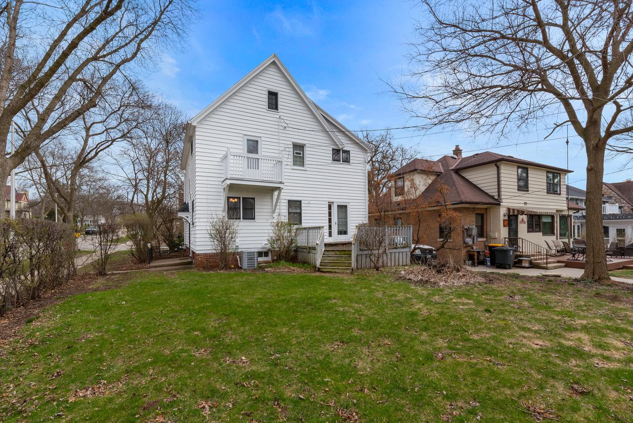 2045 Underwood AVENUE