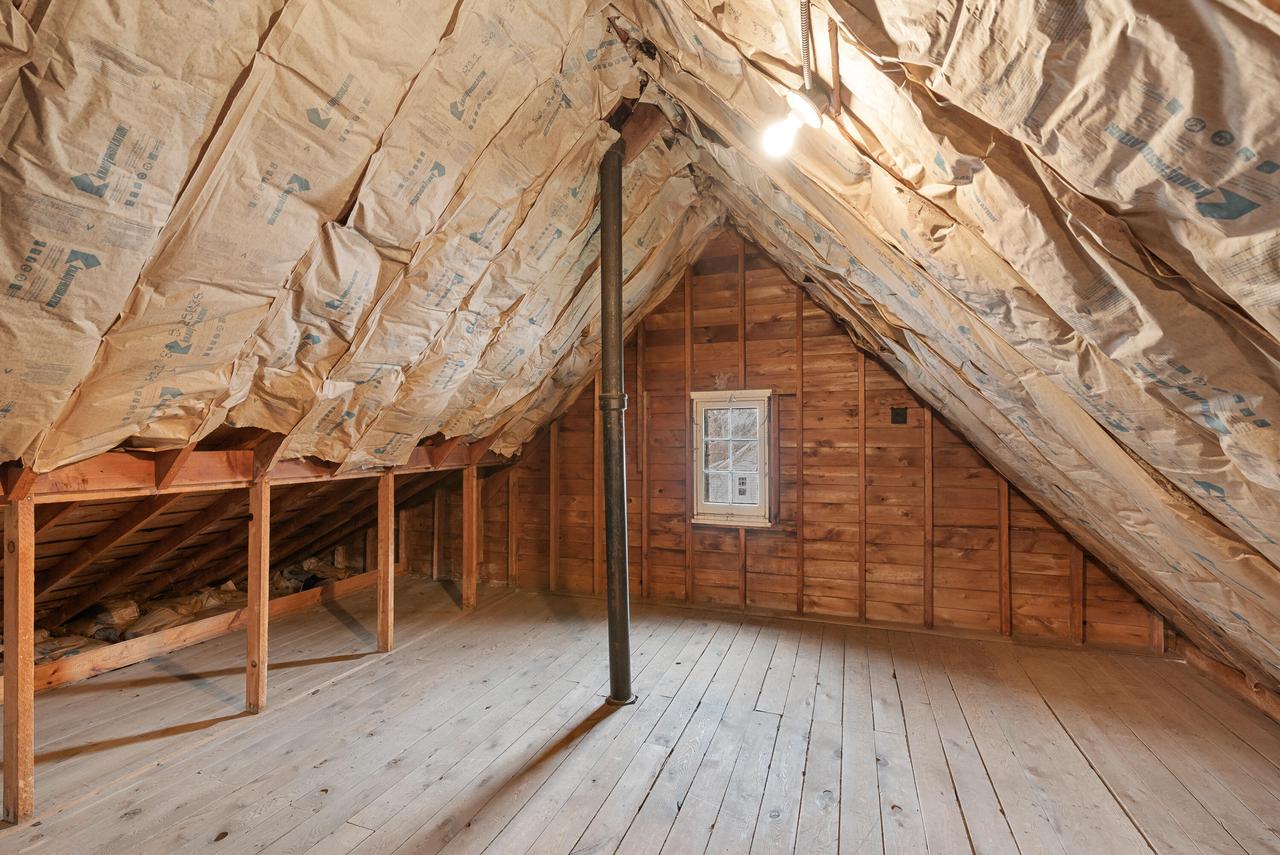 2045 Underwood AVENUE