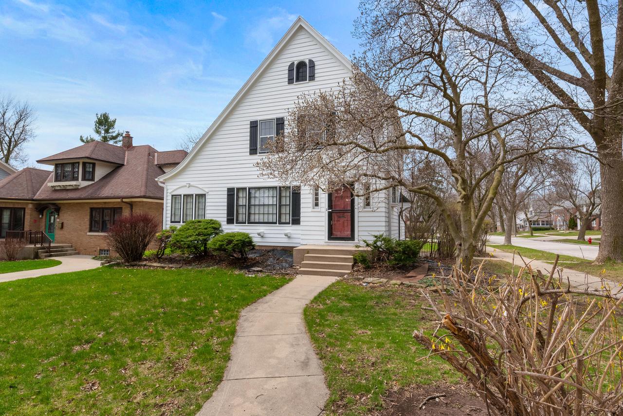 2045 Underwood AVENUE