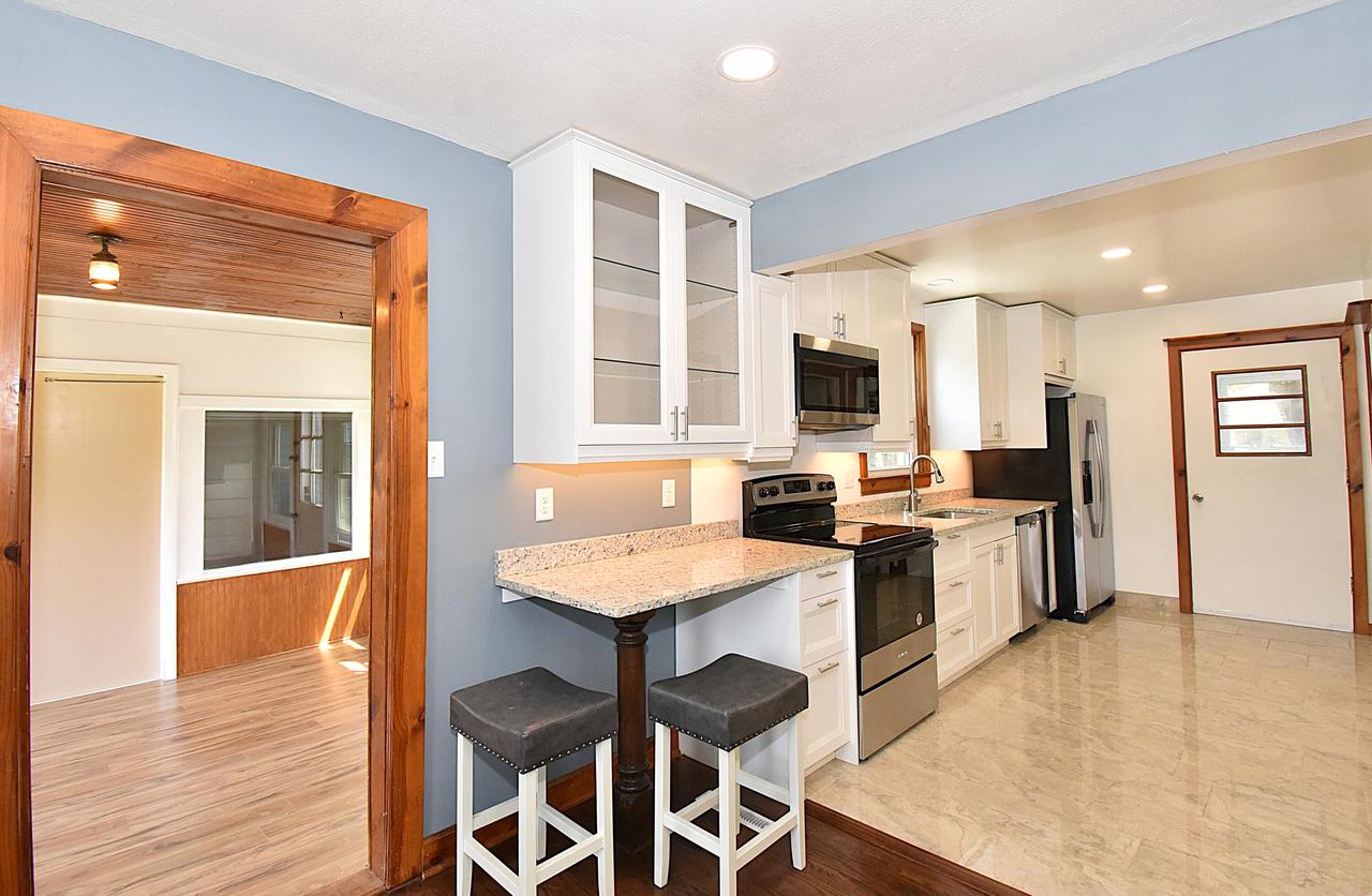 1710 South East LANE