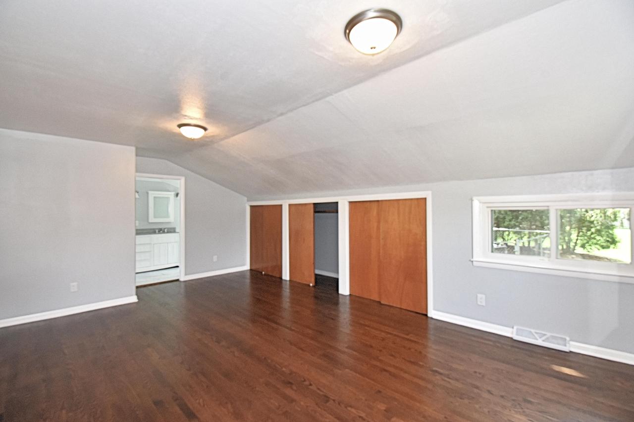 1710 South East LANE