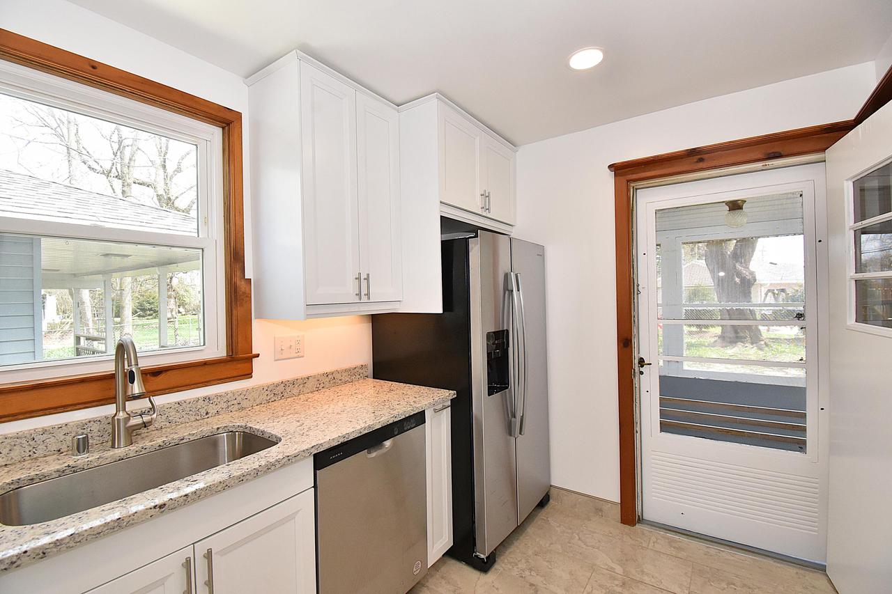 1710 South East LANE