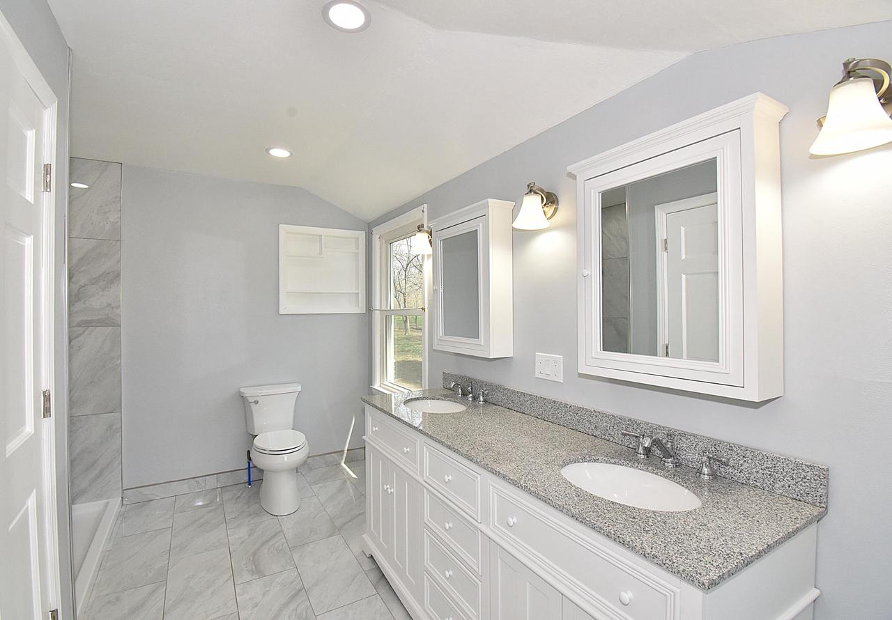 1710 South East LANE