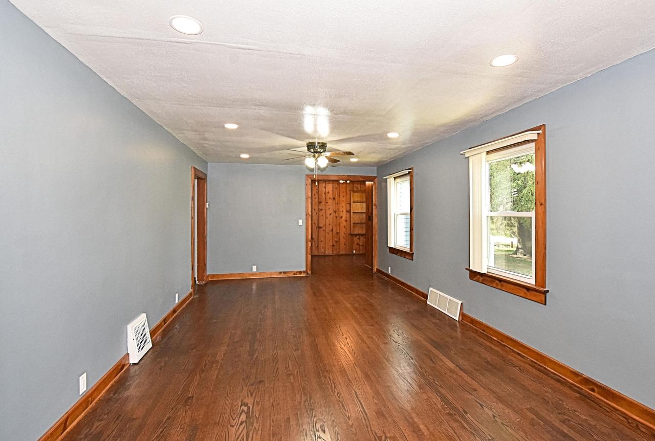 1710 South East LANE