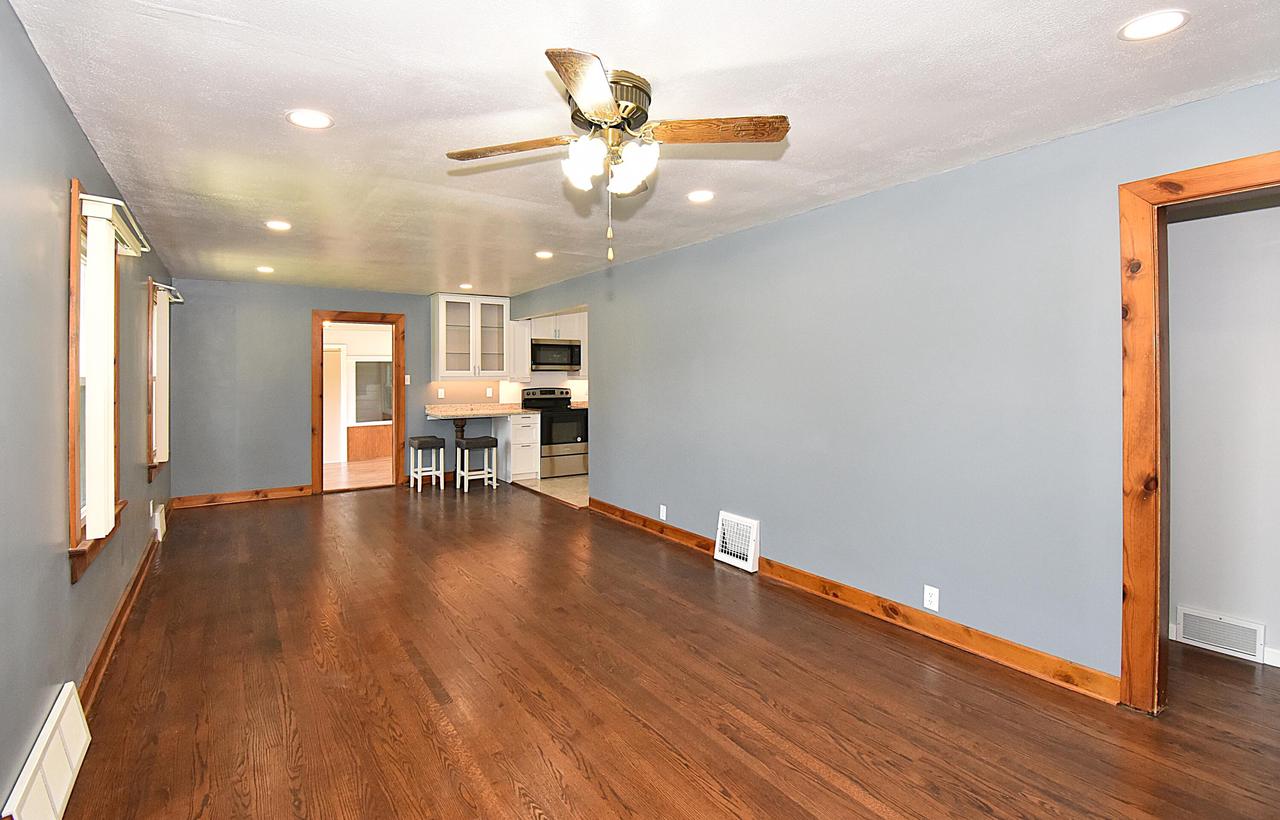 1710 South East LANE