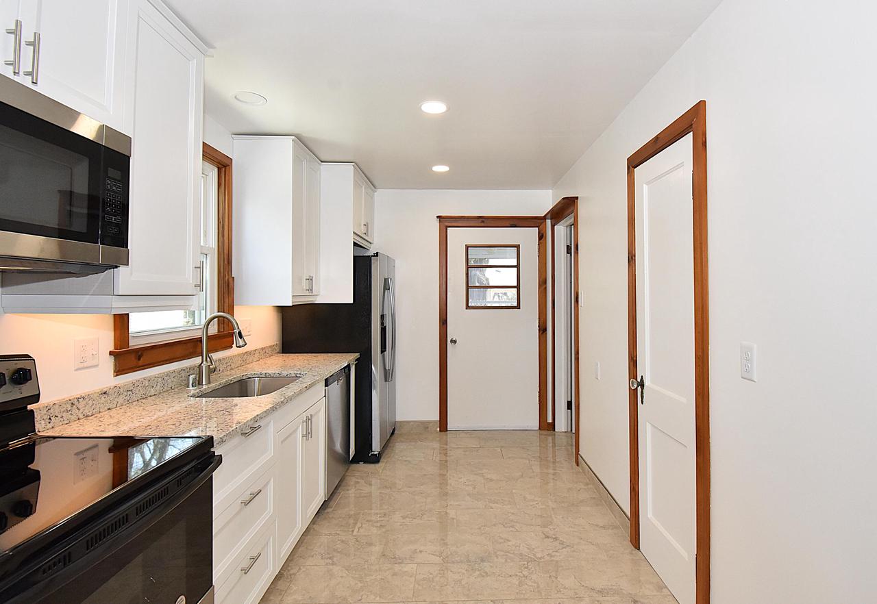 1710 South East LANE