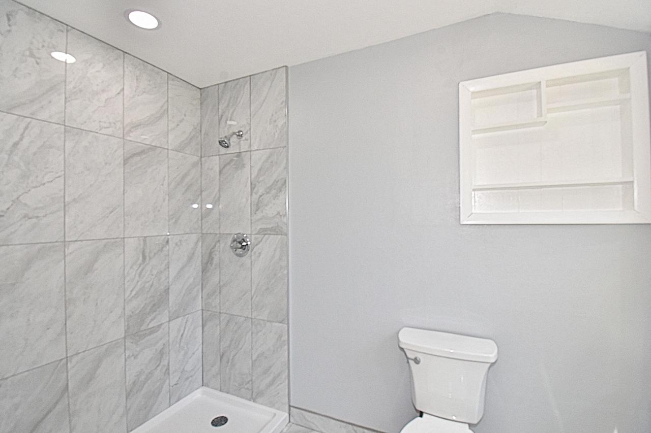 1710 South East LANE