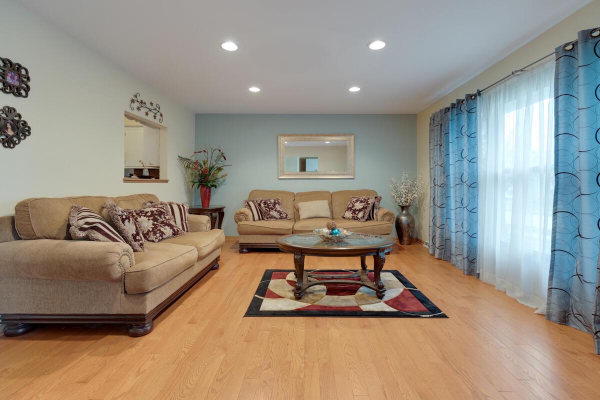 510 East Laverne DRIVE