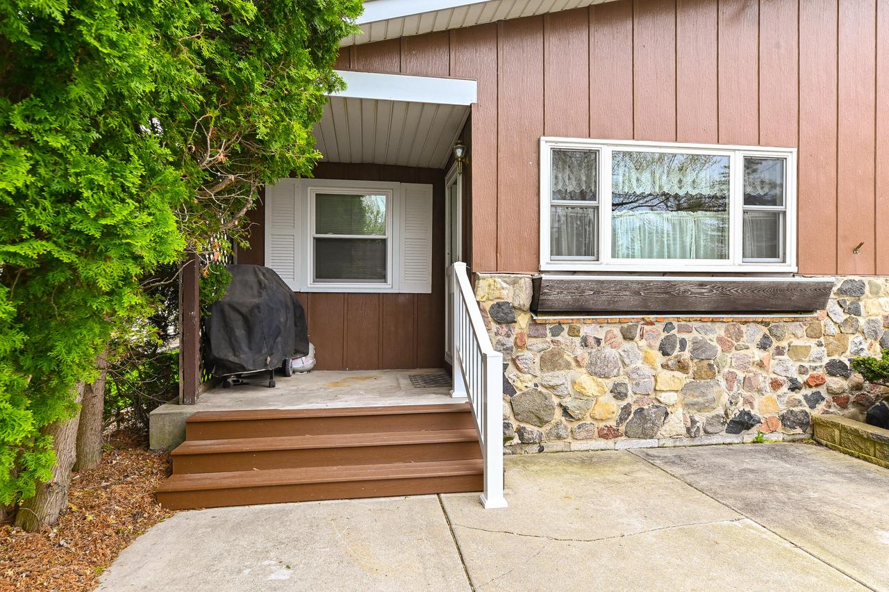 25411 West Loomis ROAD