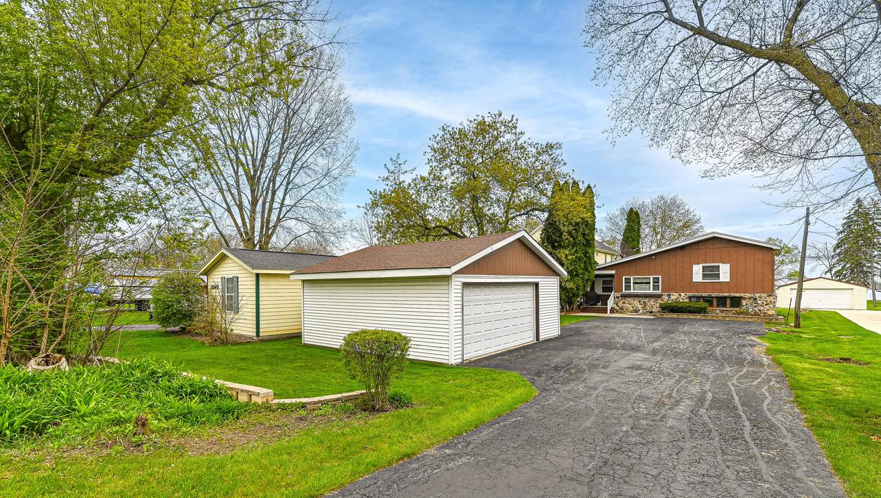 25411 West Loomis ROAD