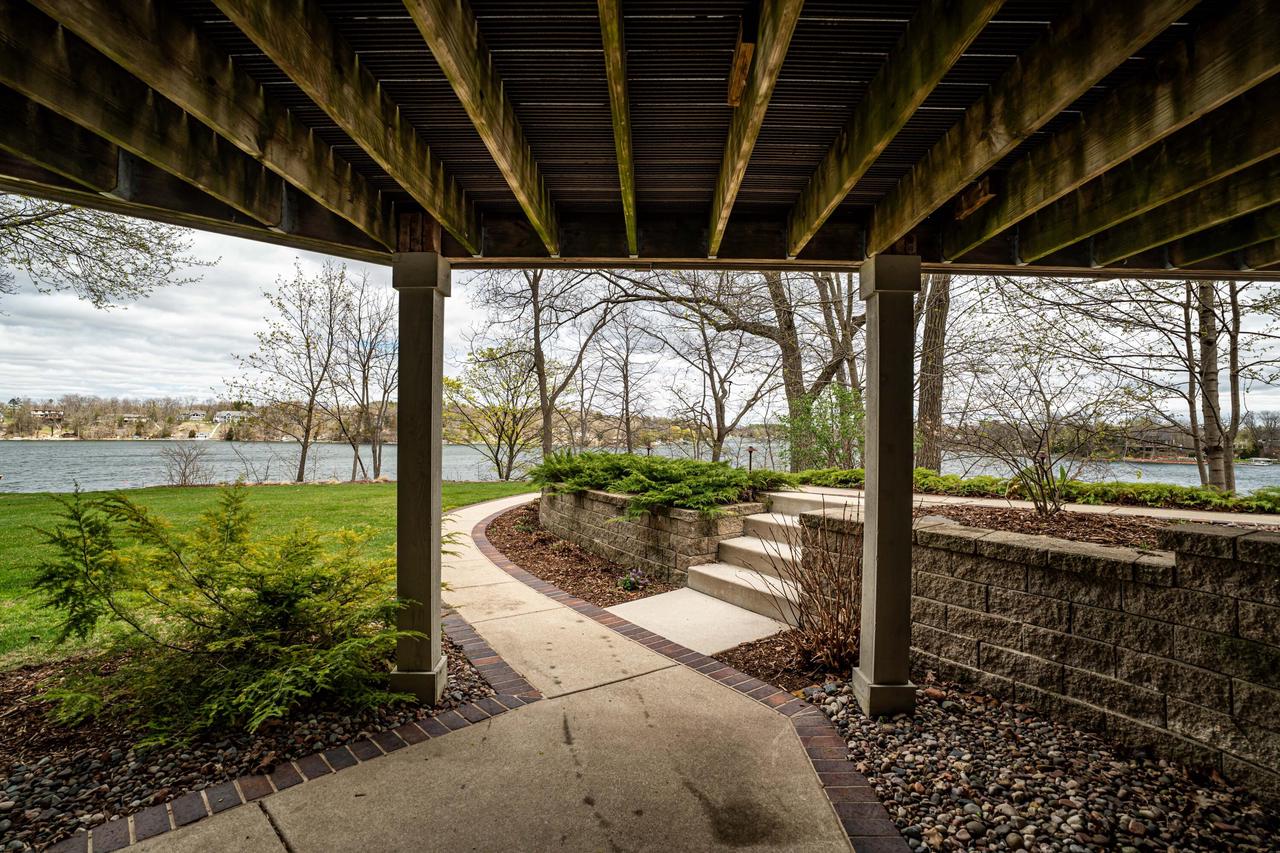 W290N8220 Florencetta HEIGHTS