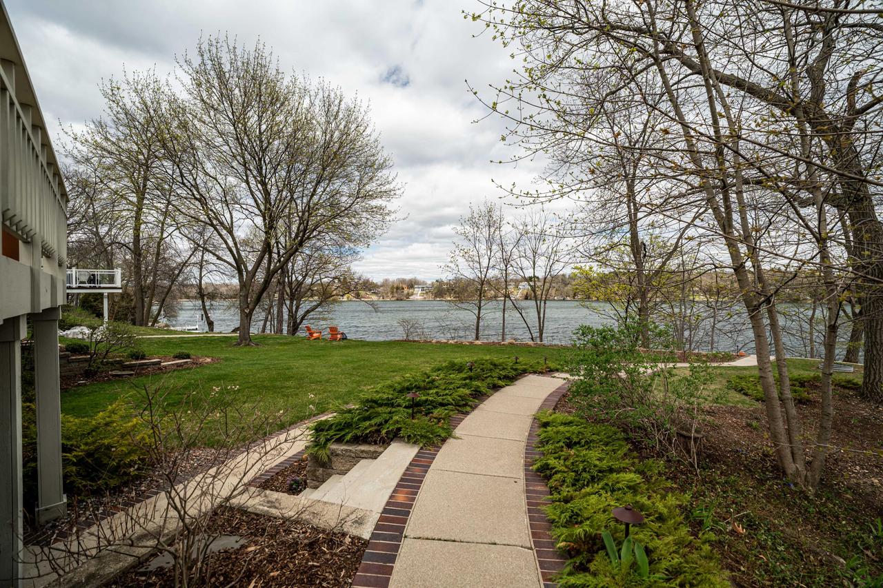 W290N8220 Florencetta HEIGHTS