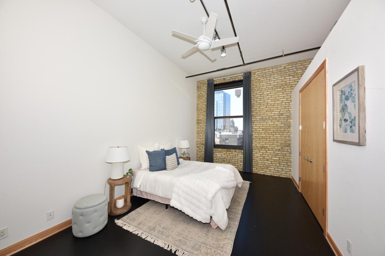 239 East Chicago STREET 702