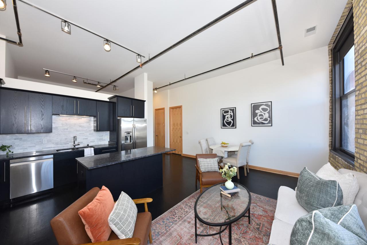 239 East Chicago STREET 702