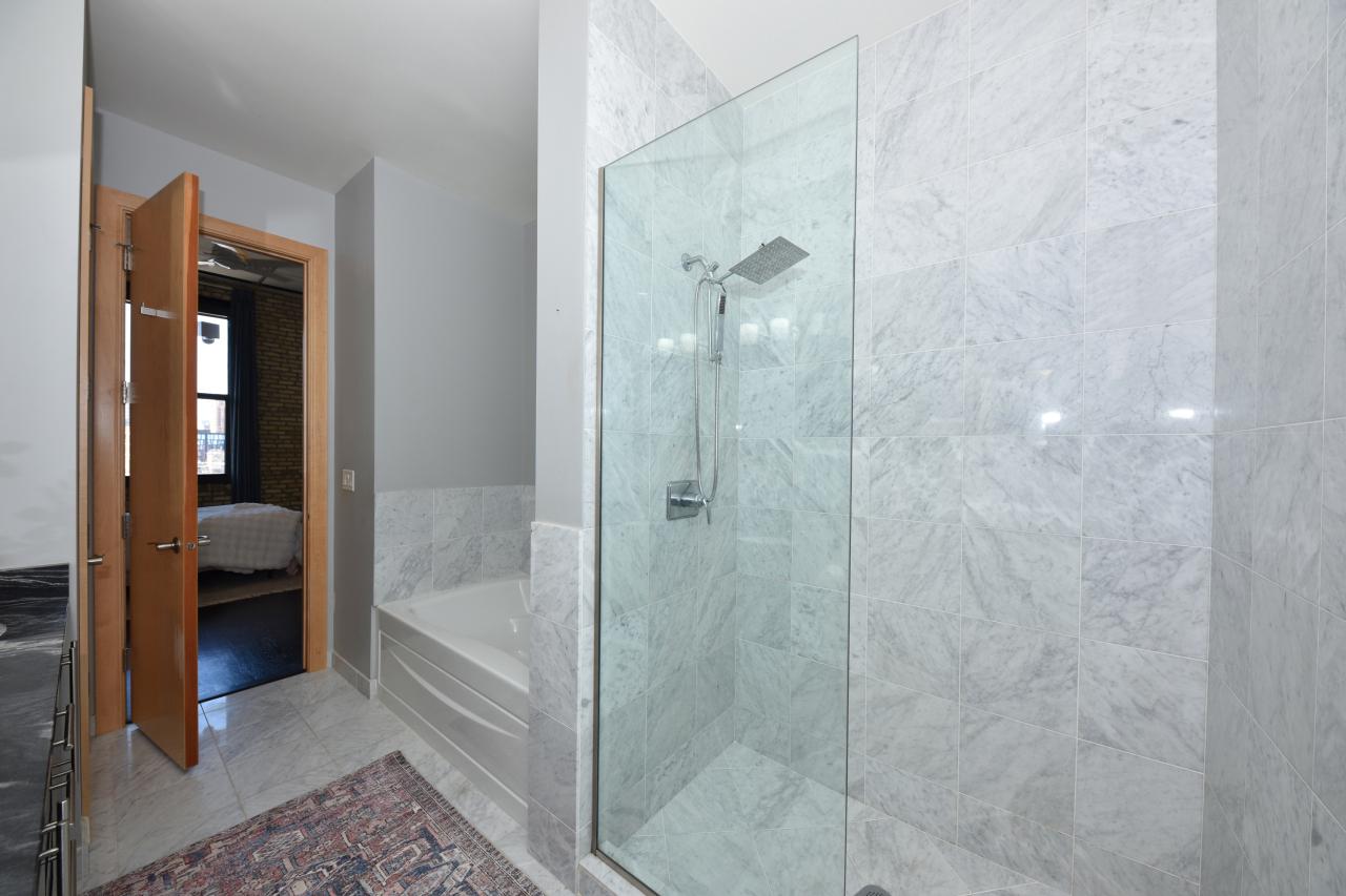 239 East Chicago STREET 702