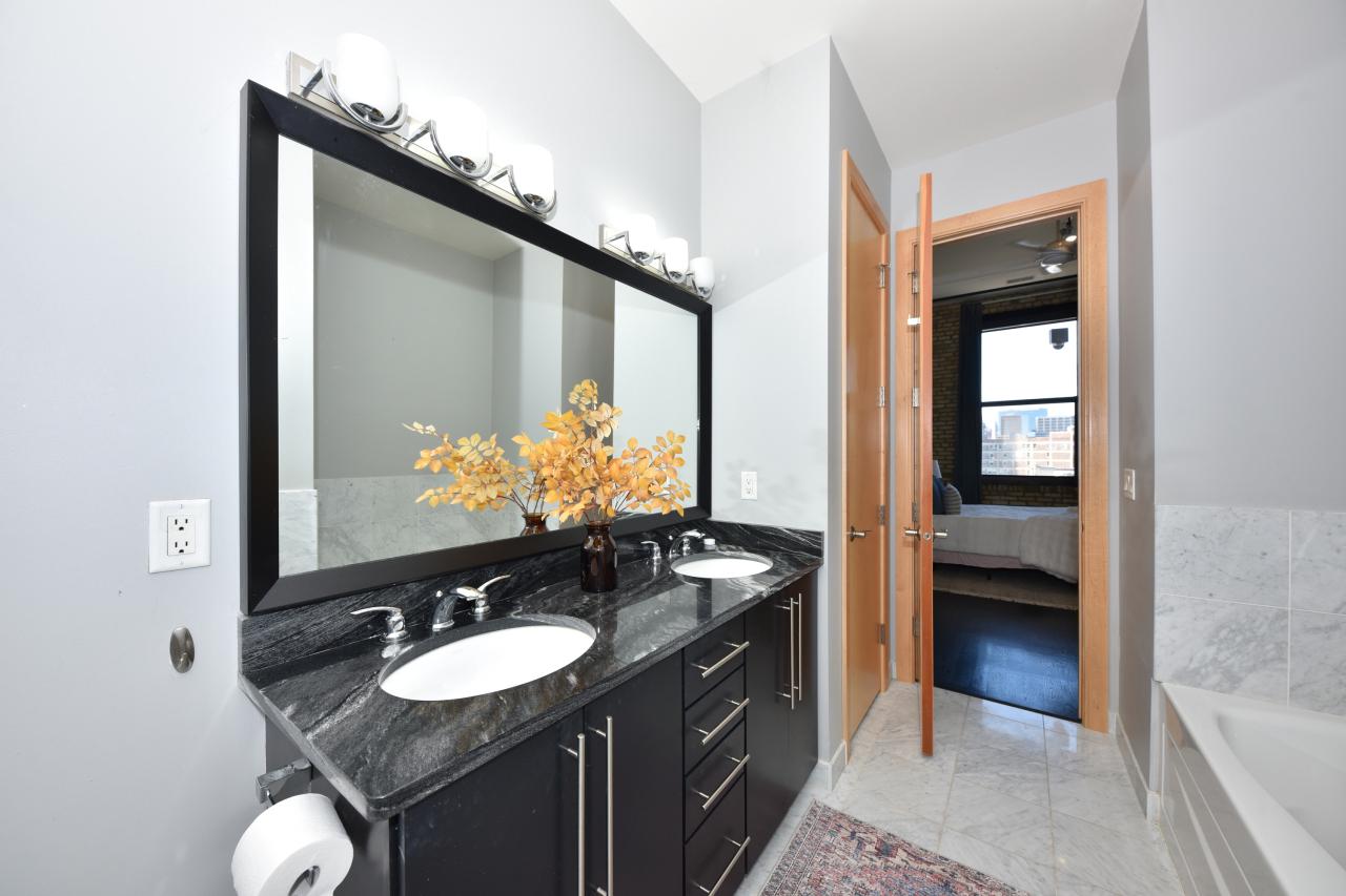 239 East Chicago STREET 702