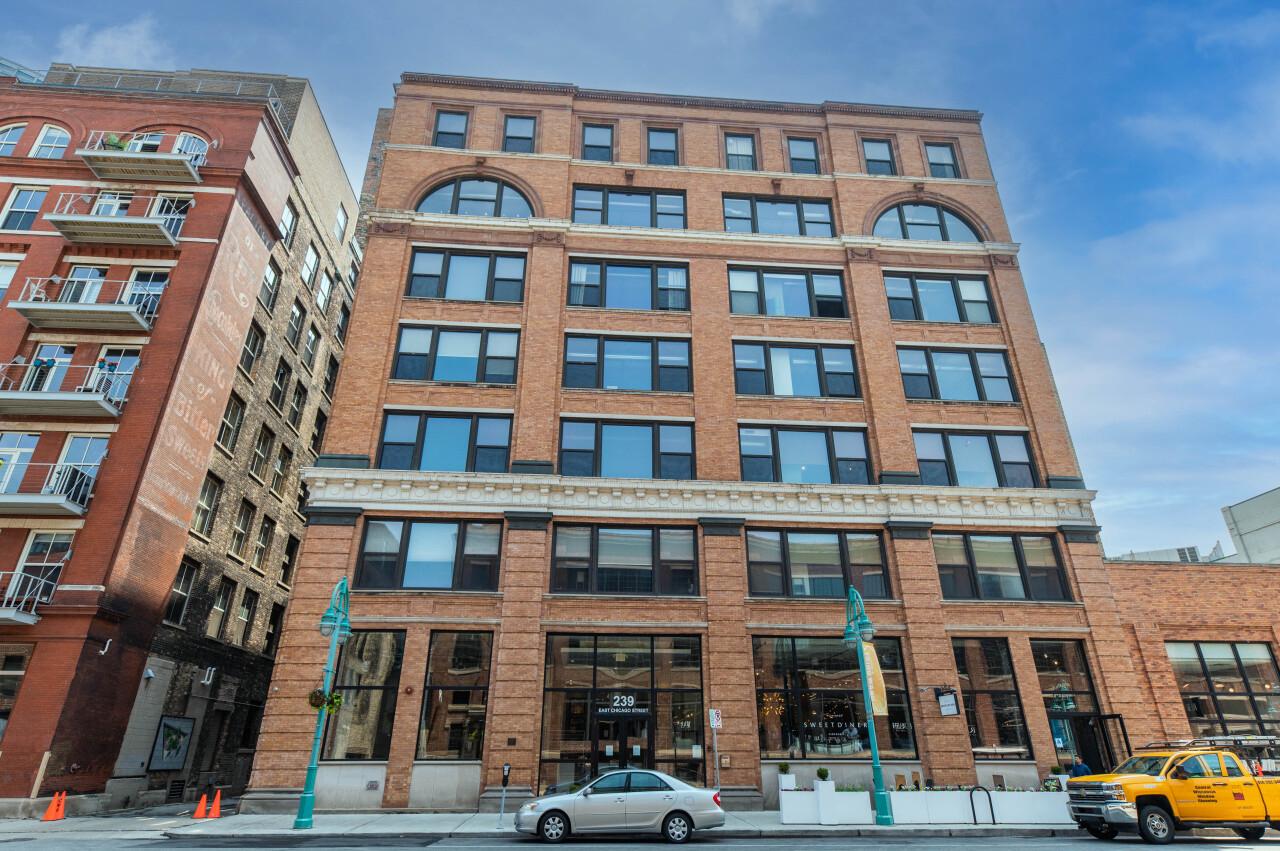239 East Chicago STREET 702