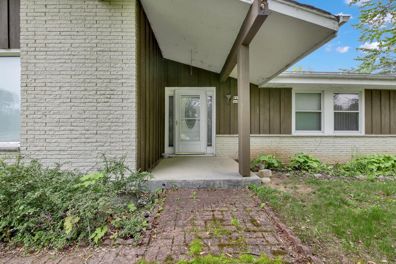 W223N4820 East View DRIVE