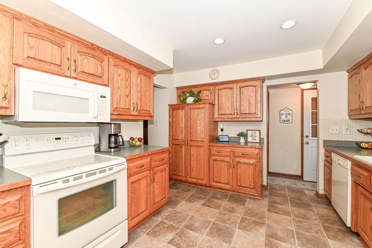 S66W13085 Somerset DRIVE