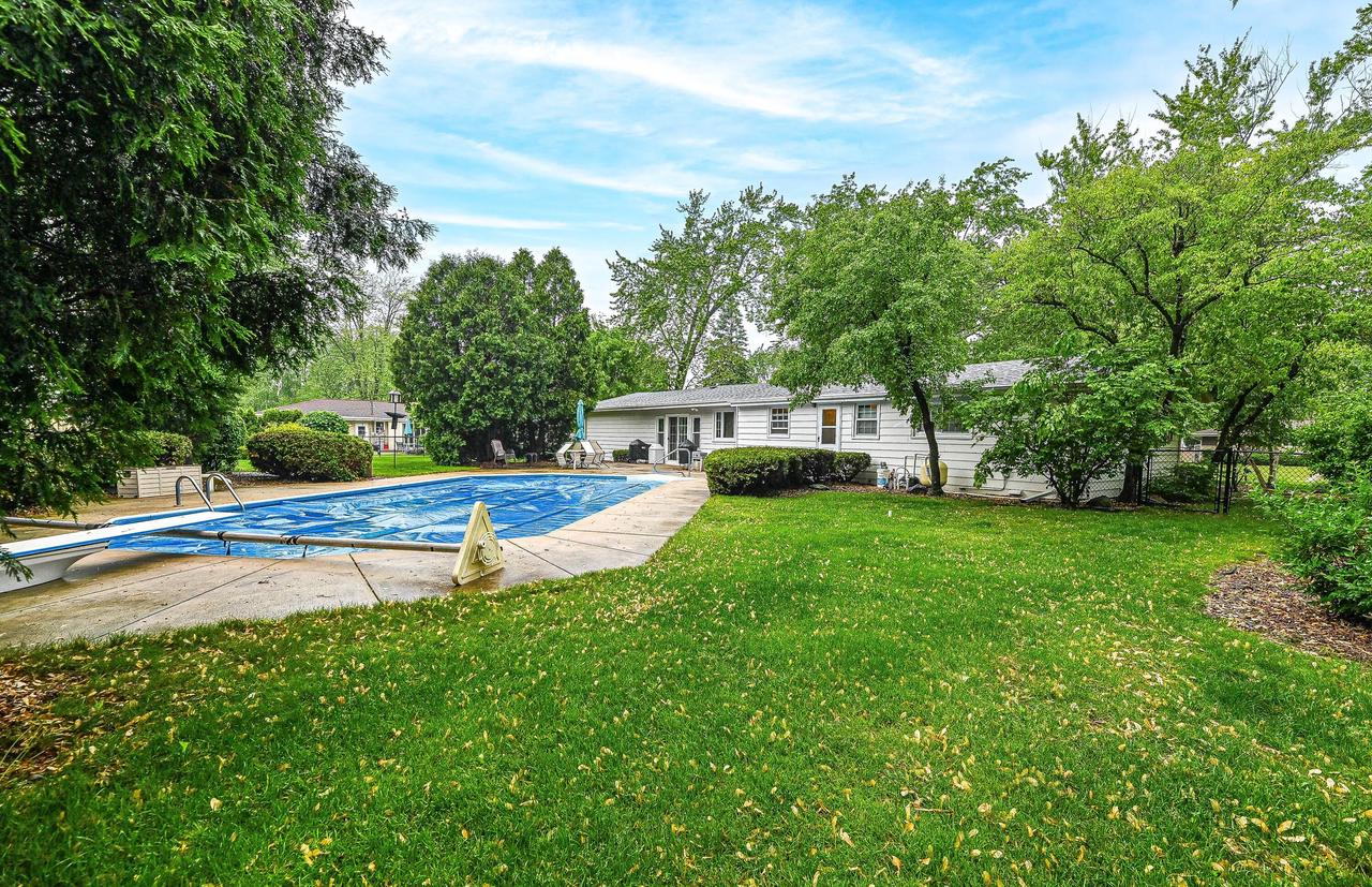 S66W13085 Somerset DRIVE