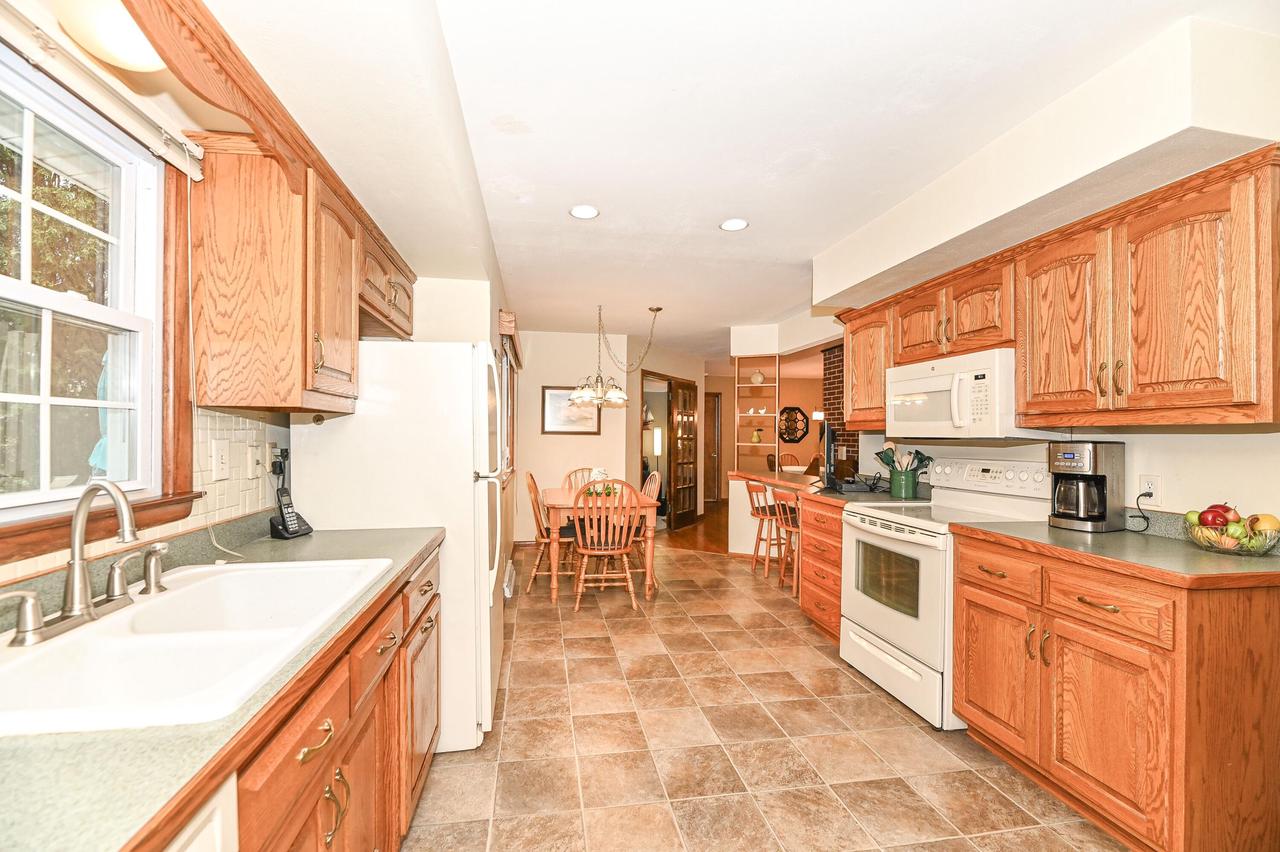 S66W13085 Somerset DRIVE