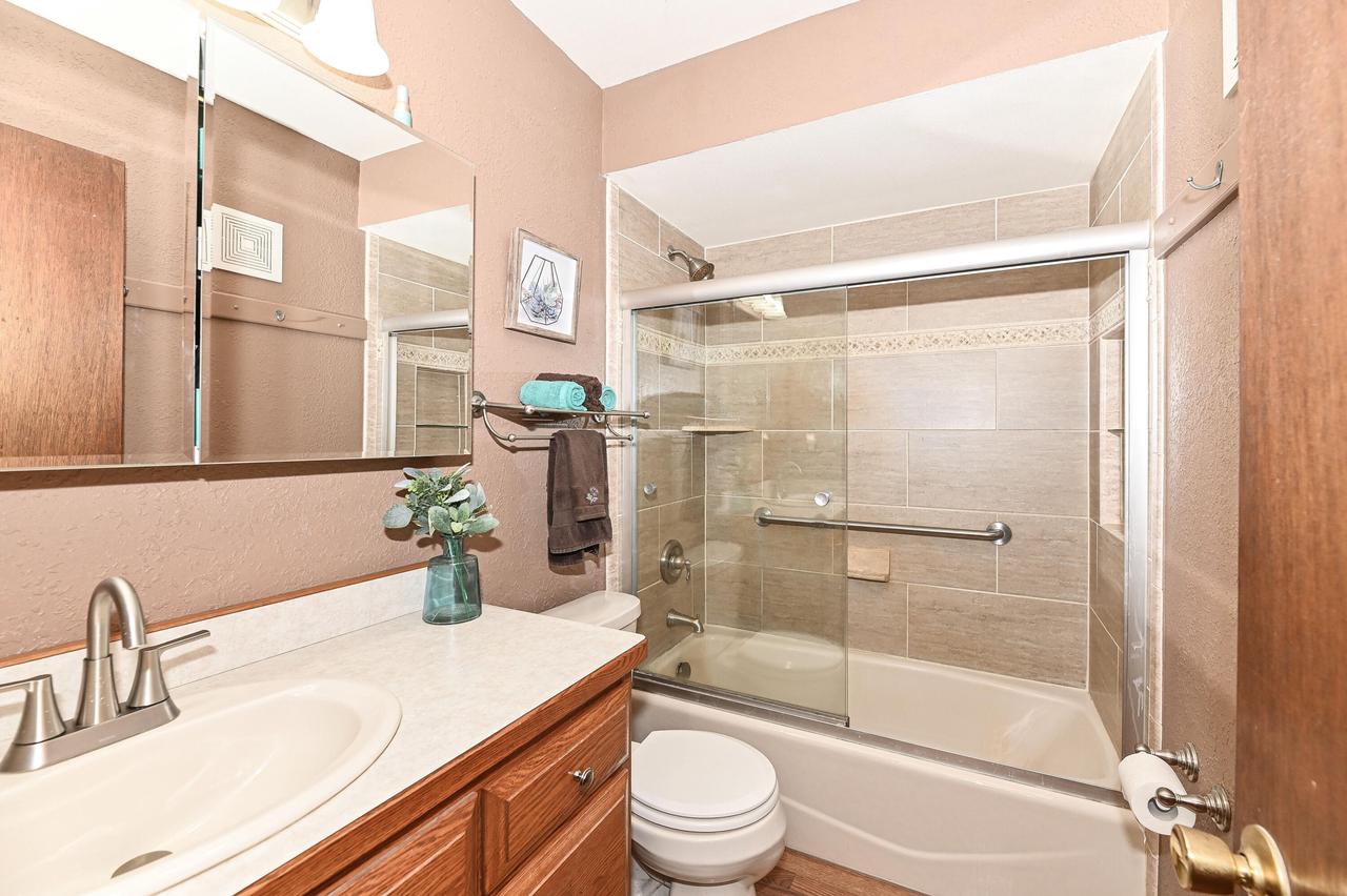 S66W13085 Somerset DRIVE