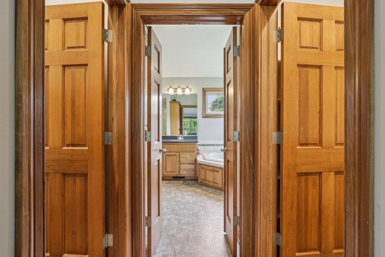 S78W22655 Sunset Glen DRIVE