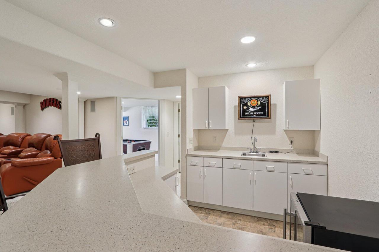 S78W22655 Sunset Glen DRIVE