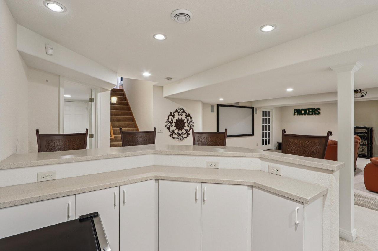 S78W22655 Sunset Glen DRIVE