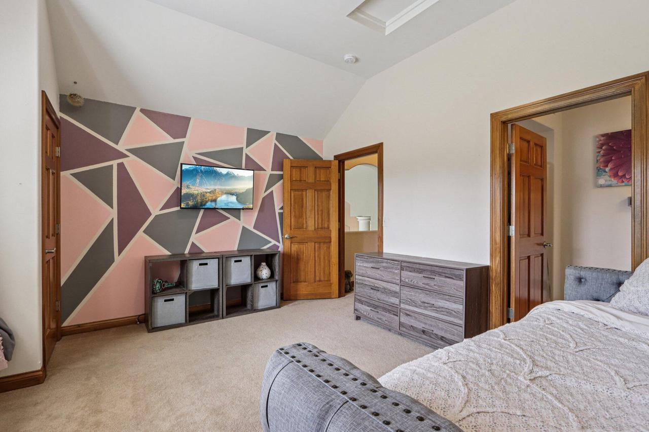 S78W22655 Sunset Glen DRIVE