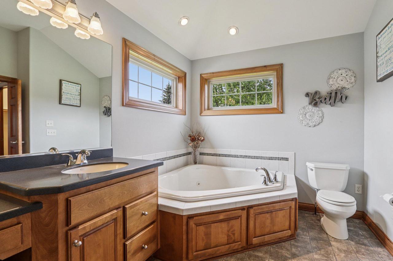 S78W22655 Sunset Glen DRIVE