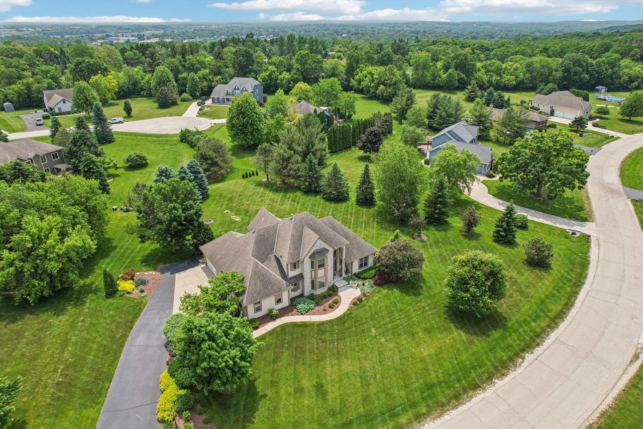 S78W22655 Sunset Glen DRIVE