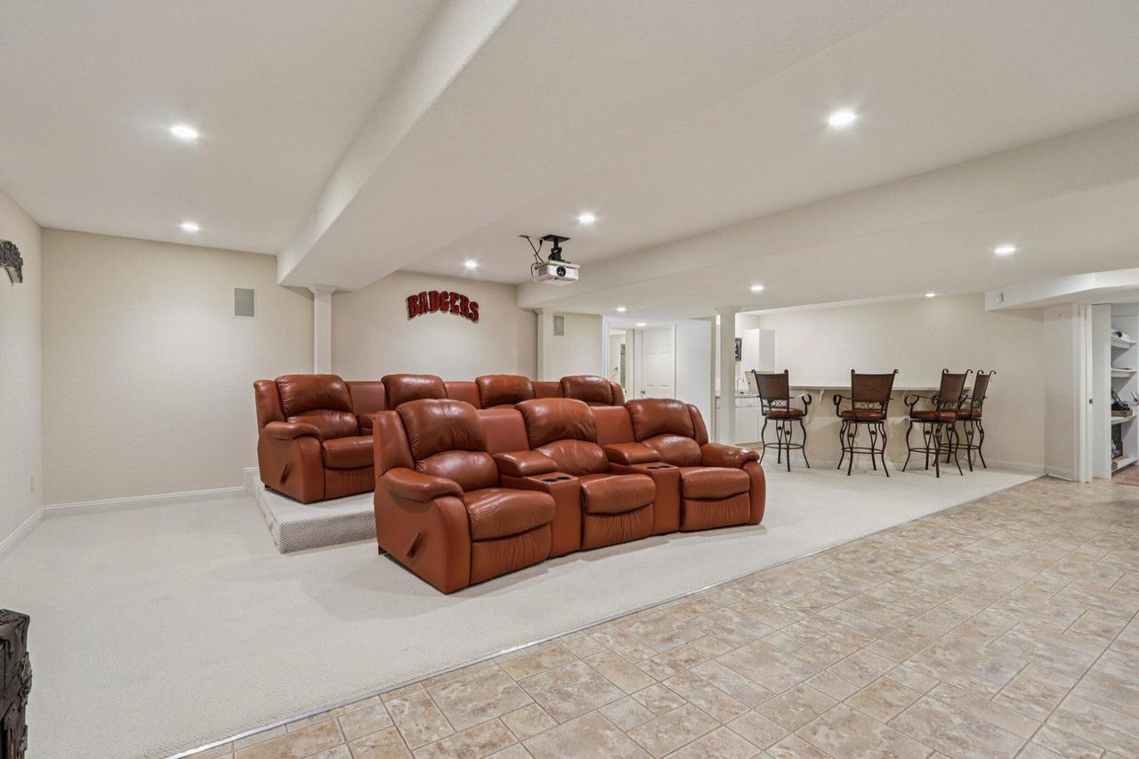 S78W22655 Sunset Glen DRIVE