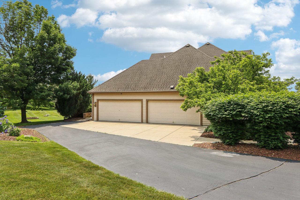 S78W22655 Sunset Glen DRIVE