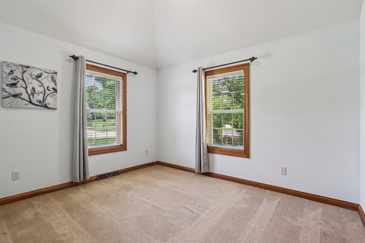 S78W22655 Sunset Glen DRIVE