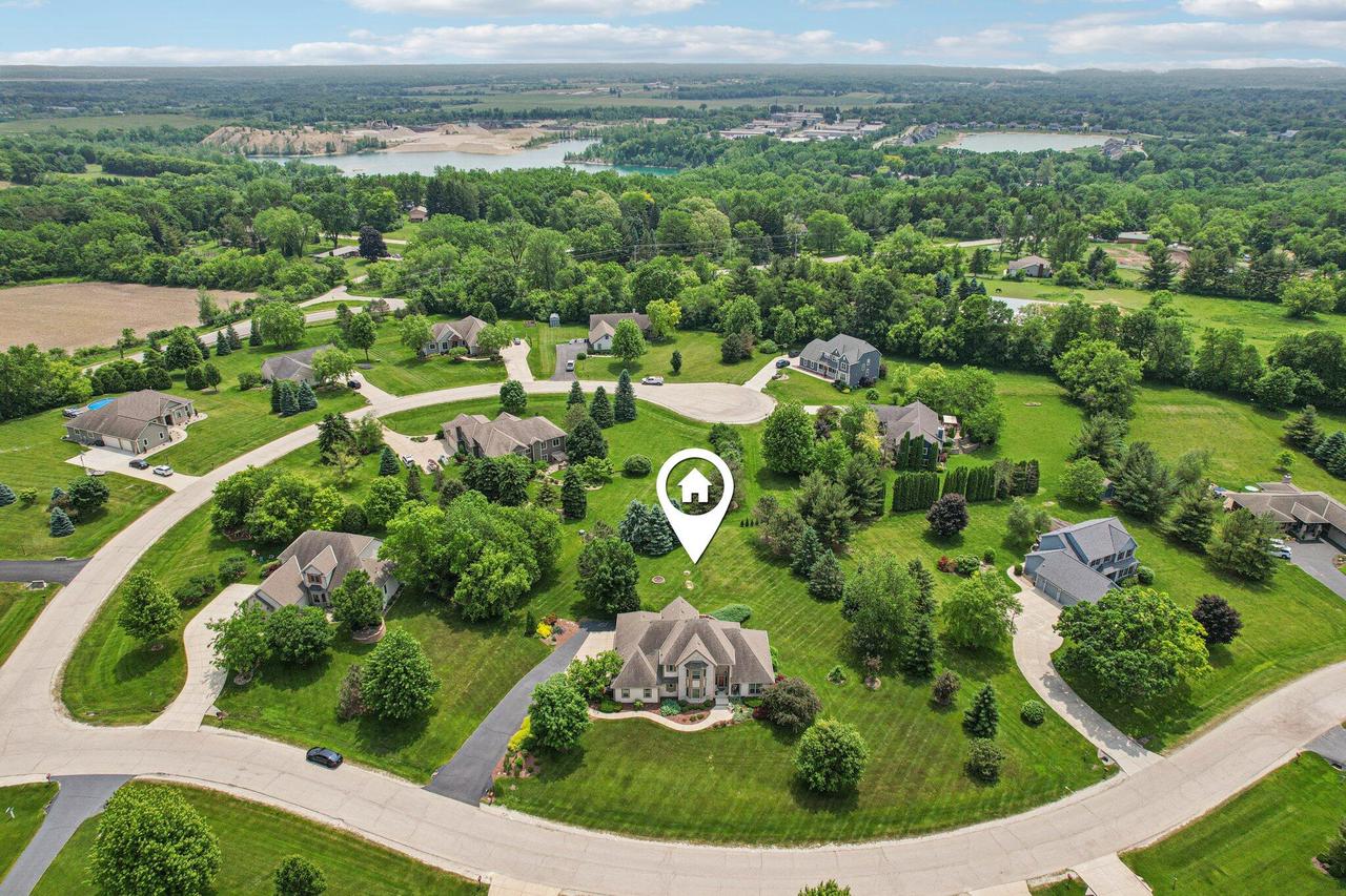 S78W22655 Sunset Glen DRIVE