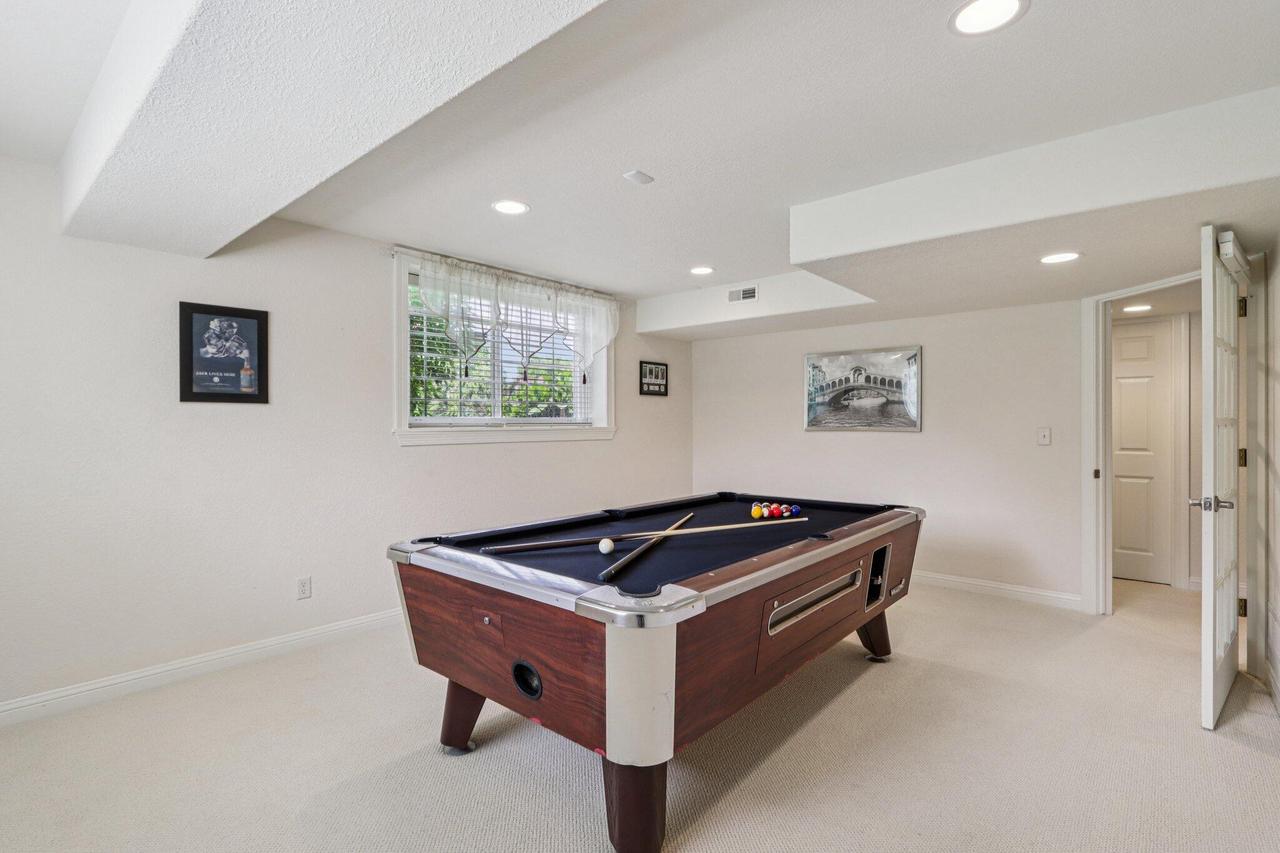 S78W22655 Sunset Glen DRIVE