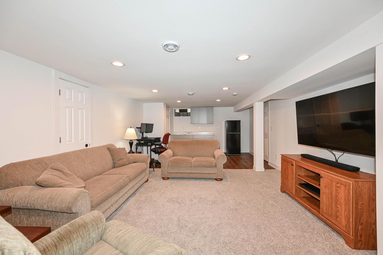 4690 South 114th STREET