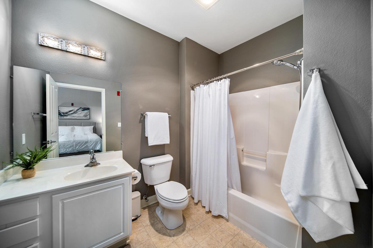 4100 South Lake DRIVE 404