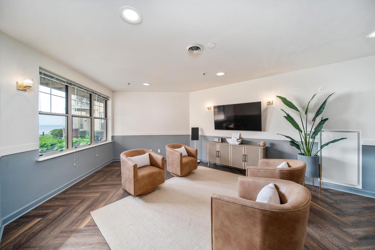 4100 South Lake DRIVE 307