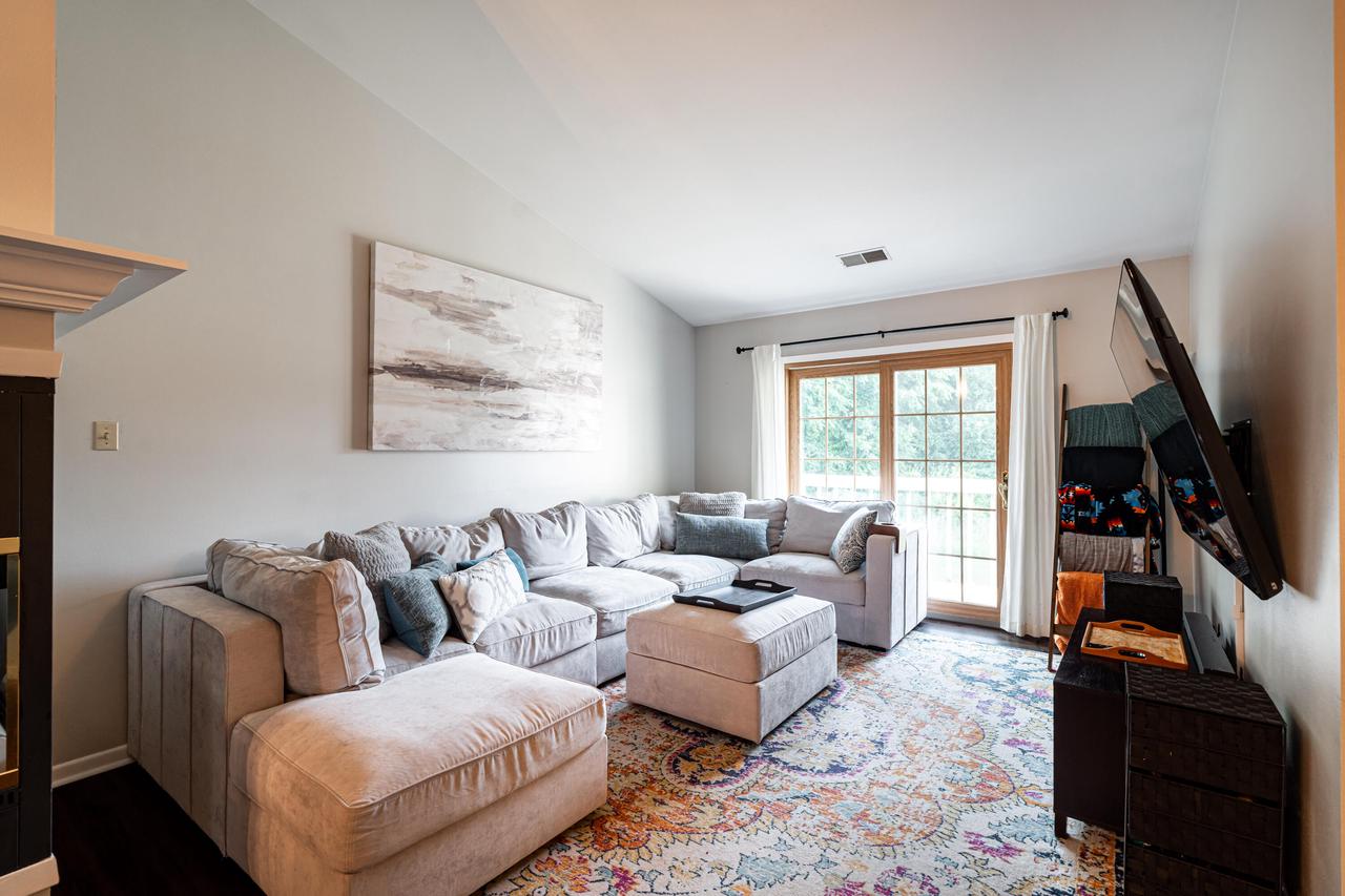 18675 Lake DRIVE 49