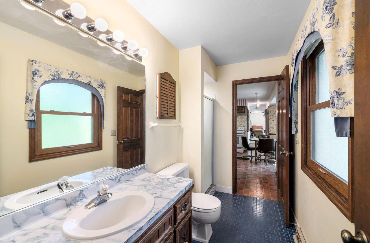 2311 West Chestnut ROAD