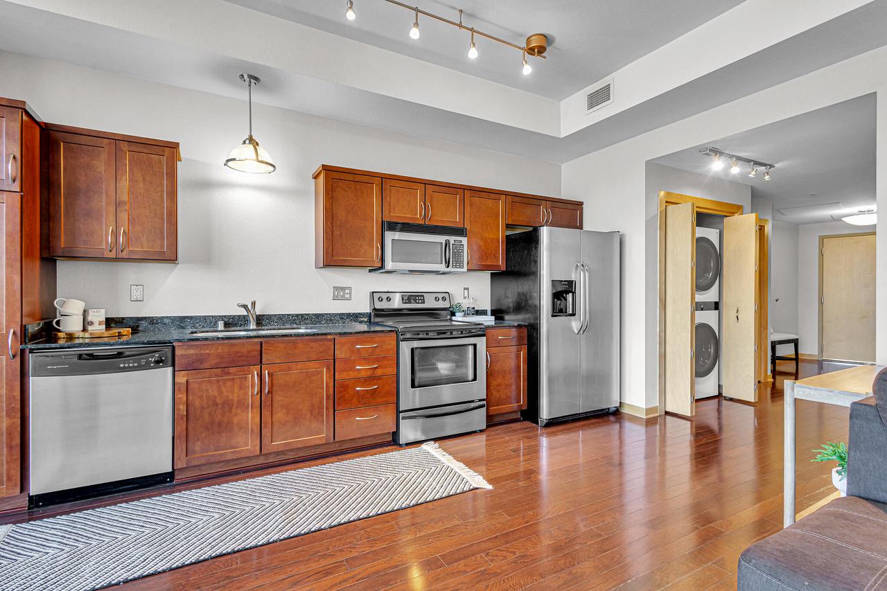 106 West Seeboth STREET 406