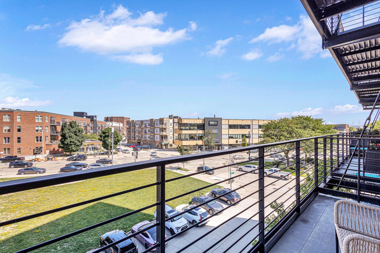 106 West Seeboth STREET 406