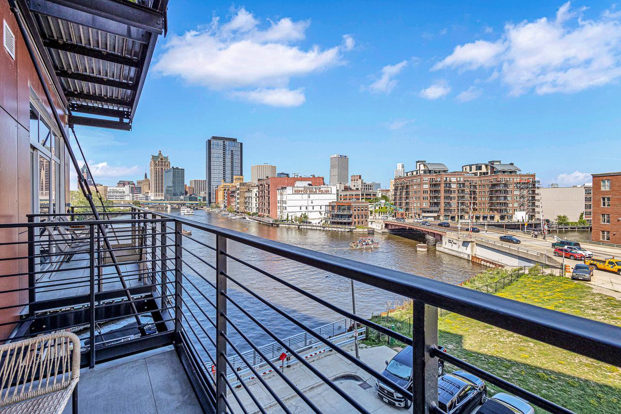 106 West Seeboth STREET 406